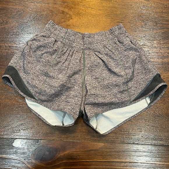 🪩Grey Lululemon Hotty Hots! Size 4! 4inch inseam! Like new!🪩 - Picture 3 of 12